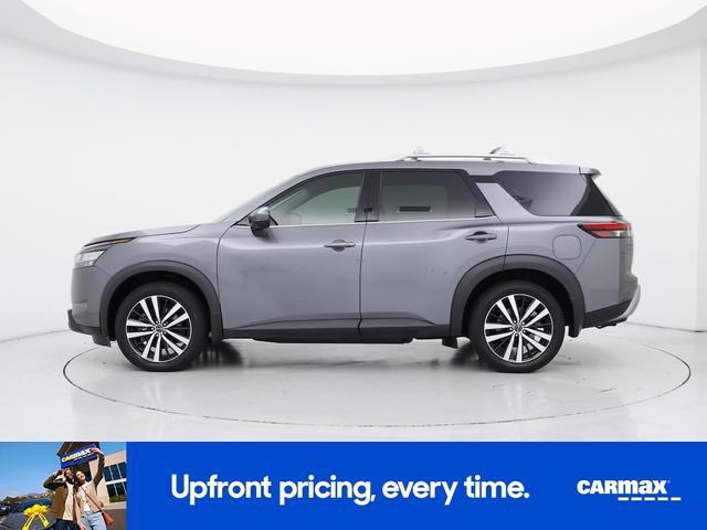 Photo of 2024 Gray Nissan Pathfinder