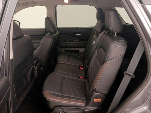 Photo of 2024 Gray Nissan Pathfinder