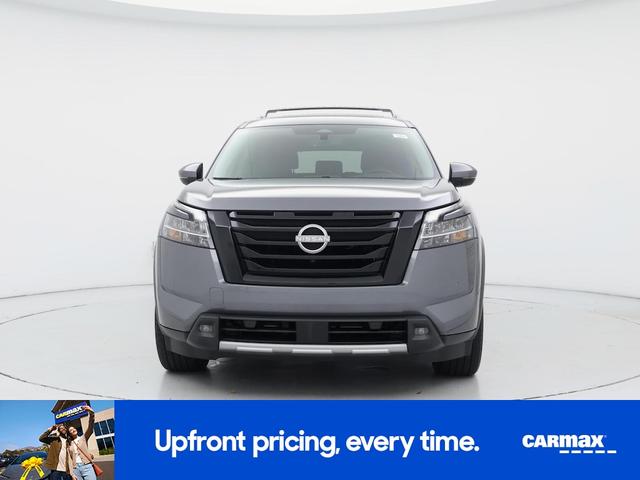 Photo of 2024 Gray Nissan Pathfinder