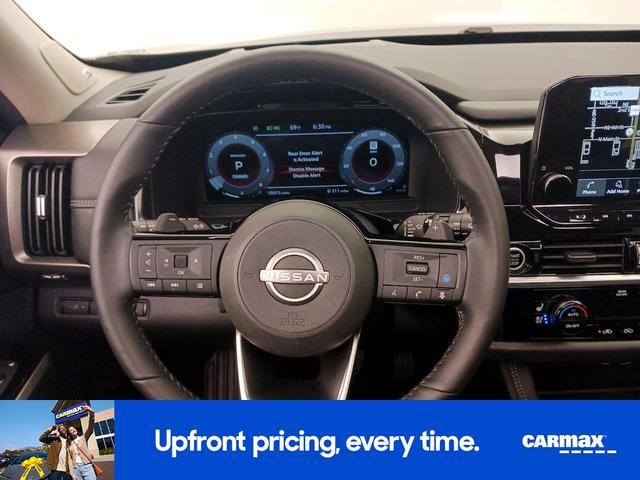Photo of 2024 Gray Nissan Pathfinder