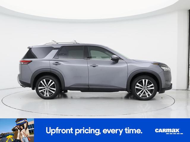 Photo of 2024 Gray Nissan Pathfinder