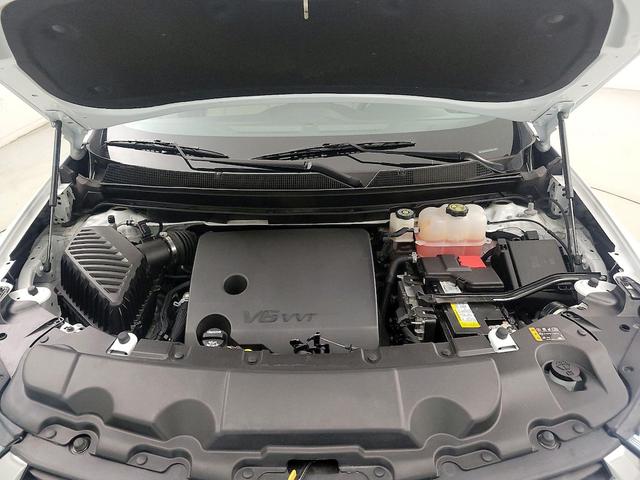 Photo of 2023 White Chevrolet Traverse