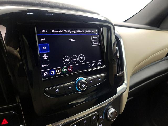 Photo of 2023 White Chevrolet Traverse