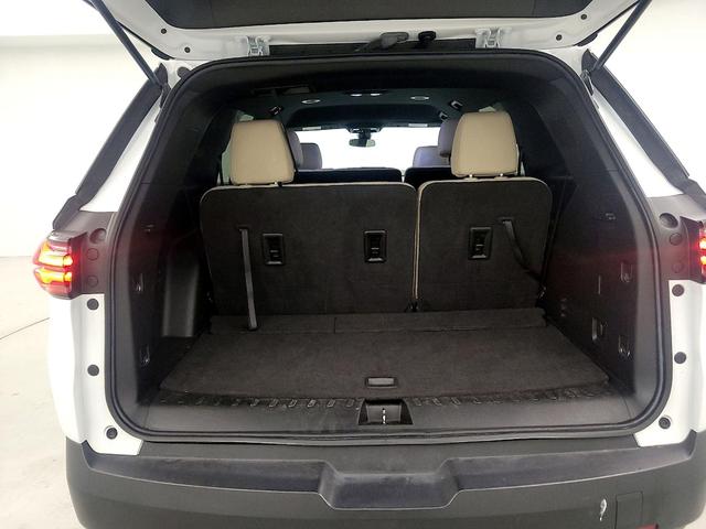 Photo of 2023 White Chevrolet Traverse