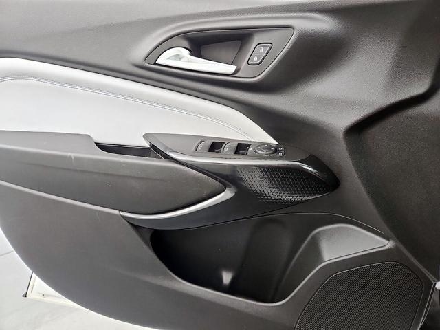 Photo of 2024 White Chevrolet Trax