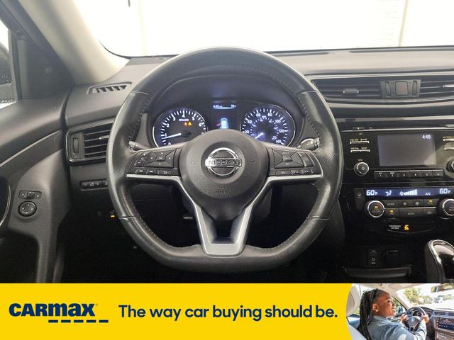 Photo of 2017 Black Nissan Rogue