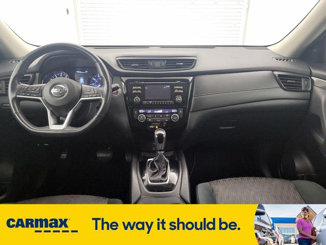 Photo of 2017 Black Nissan Rogue