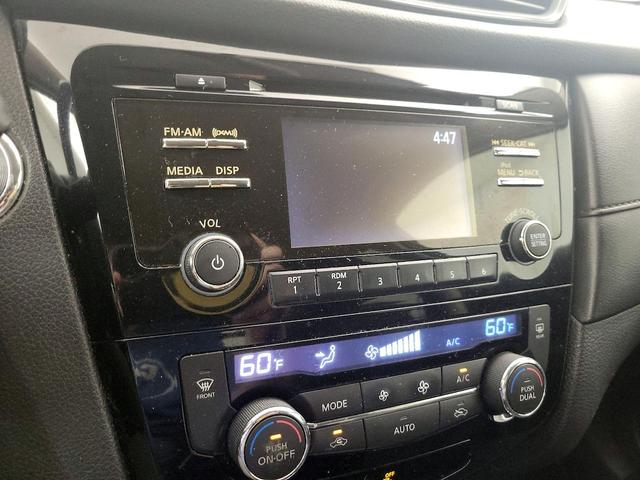 Photo of 2017 Black Nissan Rogue
