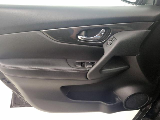 Photo of 2017 Black Nissan Rogue