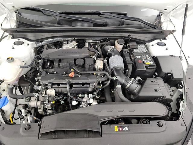 Photo of 2023 White Kia K5