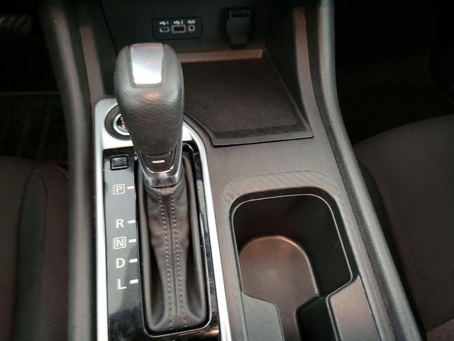 Photo of 2022 White Nissan Sentra