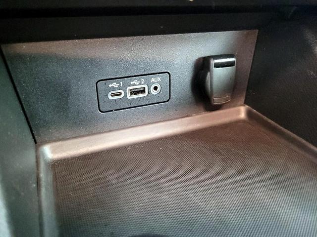 Photo of 2022 White Nissan Sentra