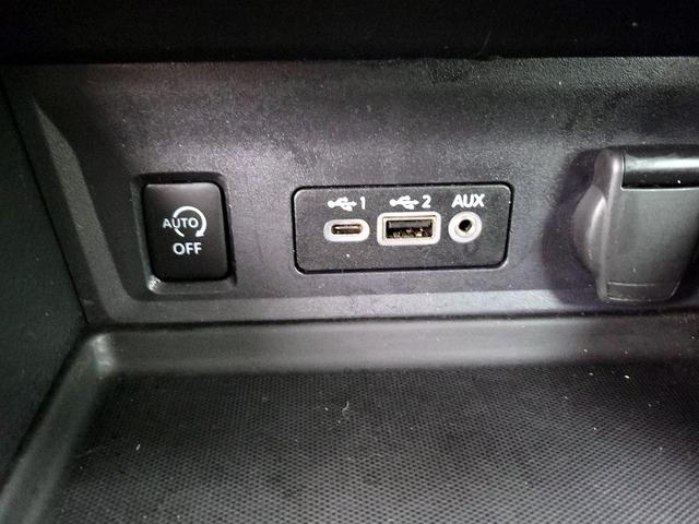 Photo of 2024 White Nissan Sentra