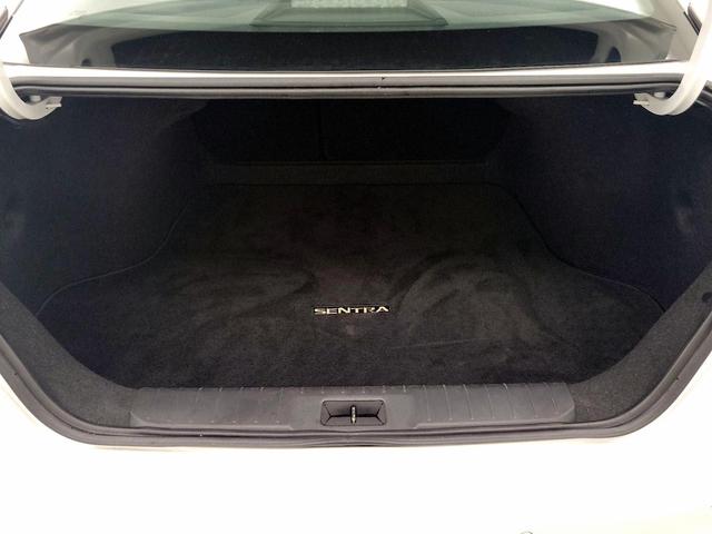 Photo of 2024 White Nissan Sentra