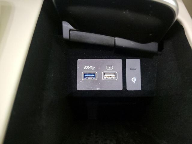 Photo of 2022 Red Genesis GV70