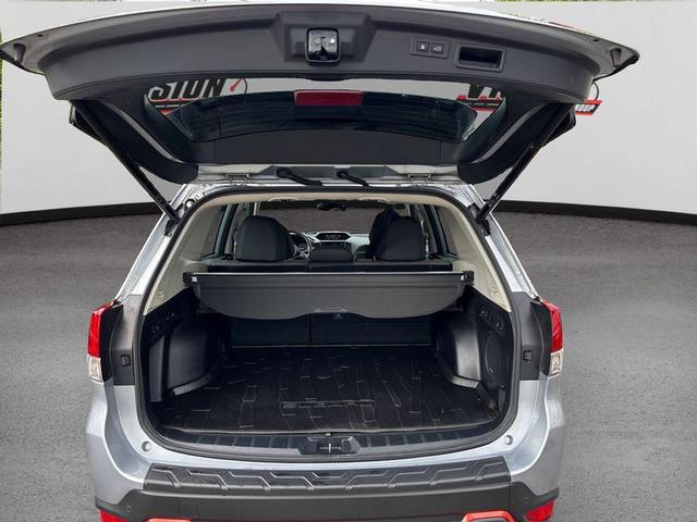 Photo of 2023 Ice Silver Metallic Subaru Forester