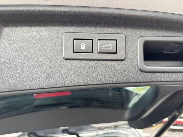Photo of 2023 Ice Silver Metallic Subaru Forester