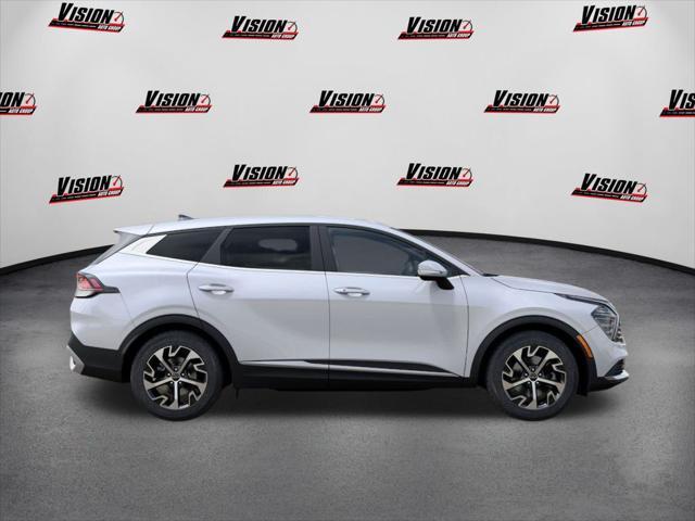Photo of 2025 Glacial White Pearl Kia Sportage