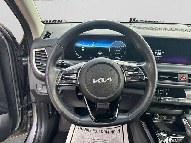 Photo of 2024 Steel Gray Kia Seltos