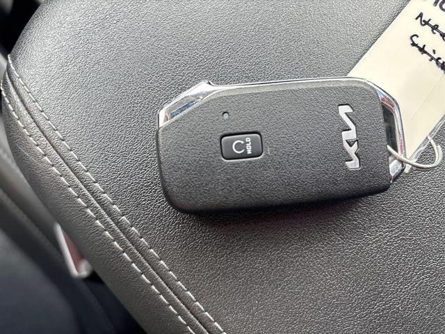Photo of 2024 Steel Gray Kia Seltos