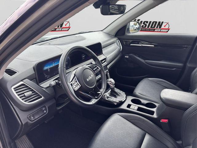 Photo of 2024 Steel Gray Kia Seltos