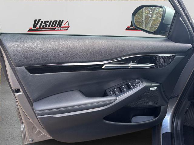 Photo of 2024 Steel Gray Kia Seltos