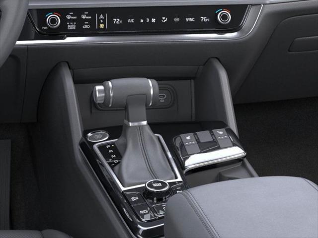 Photo of 2025 Glacial White Pearl Kia Sportage
