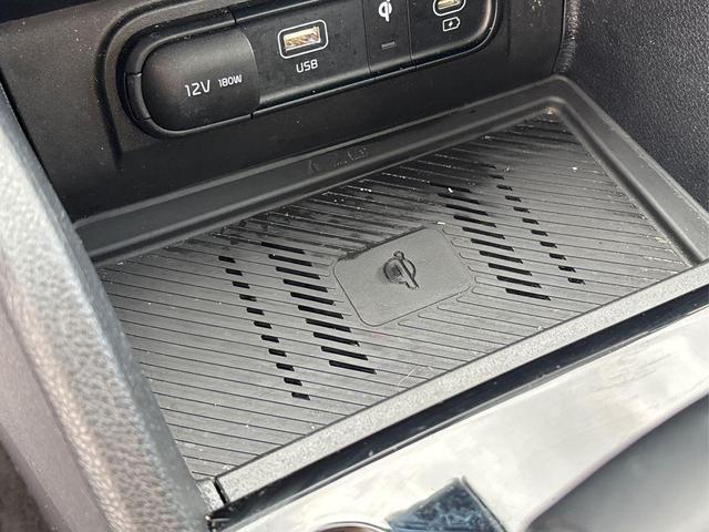 Photo of 2023 Glacial White Pearl Kia Sportage