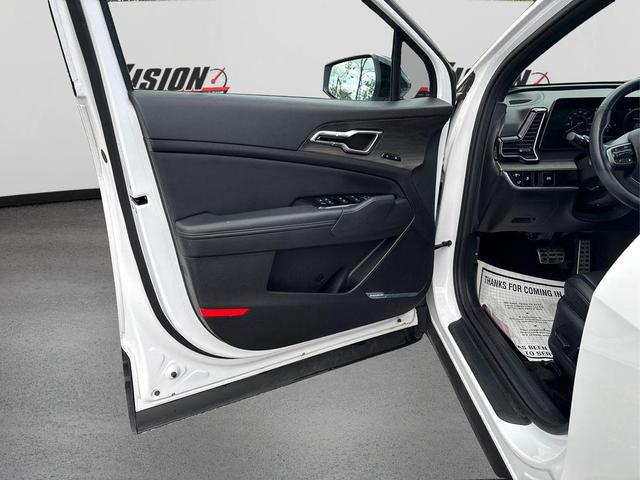 Photo of 2023 Glacial White Pearl Kia Sportage