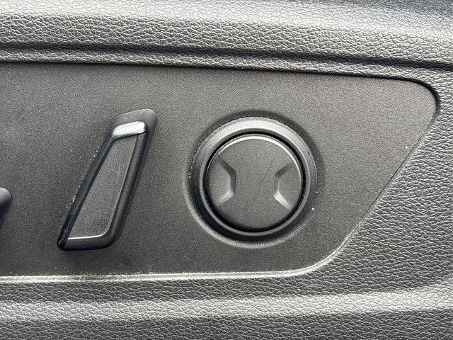 Photo of 2023 Glacial White Pearl Kia Sportage