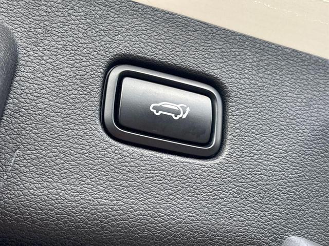 Photo of 2023 Glacial White Pearl Kia Sportage
