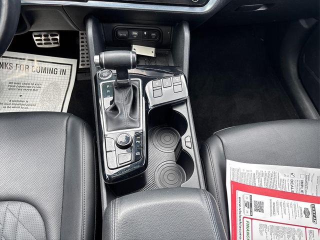 Photo of 2023 Glacial White Pearl Kia Sportage