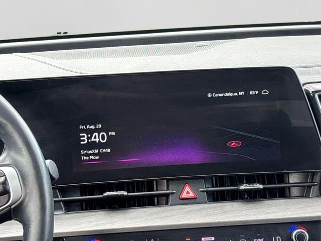 Photo of 2023 Glacial White Pearl Kia Sportage