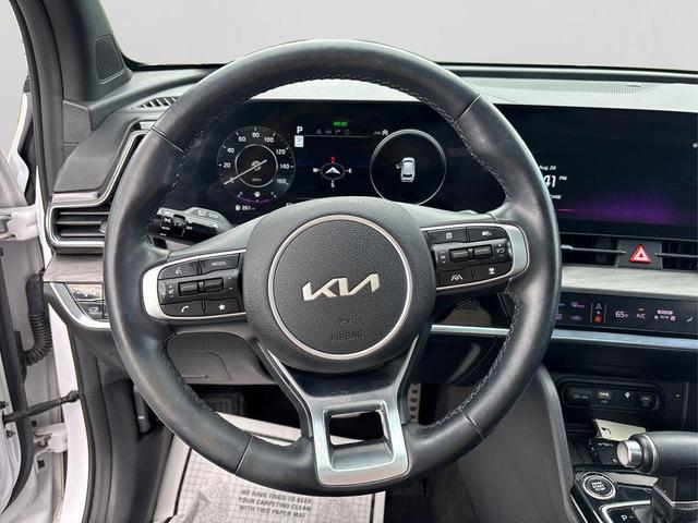 Photo of 2023 Glacial White Pearl Kia Sportage