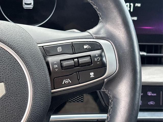 Photo of 2023 Glacial White Pearl Kia Sportage