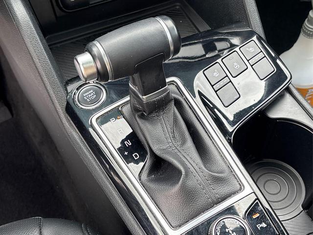 Photo of 2023 Glacial White Pearl Kia Sportage