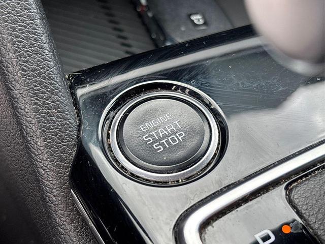 Photo of 2023 Glacial White Pearl Kia Sportage