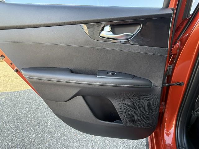 Photo of 2021 Orange Kia Forte