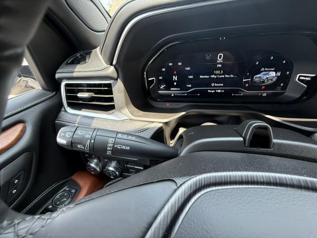 Photo of 2024 White GMC Yukon