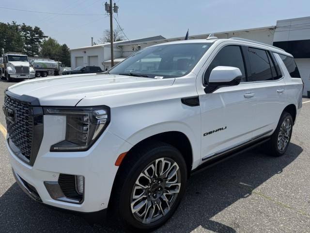 Photo of 2024 White GMC Yukon
