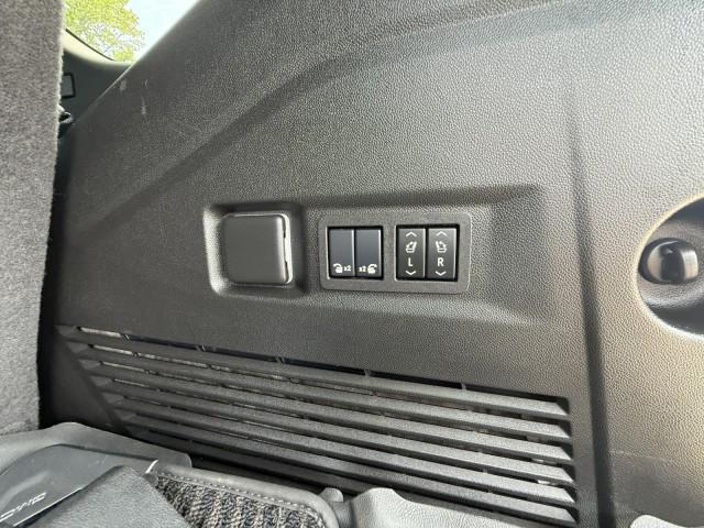 Photo of 2024 White GMC Yukon
