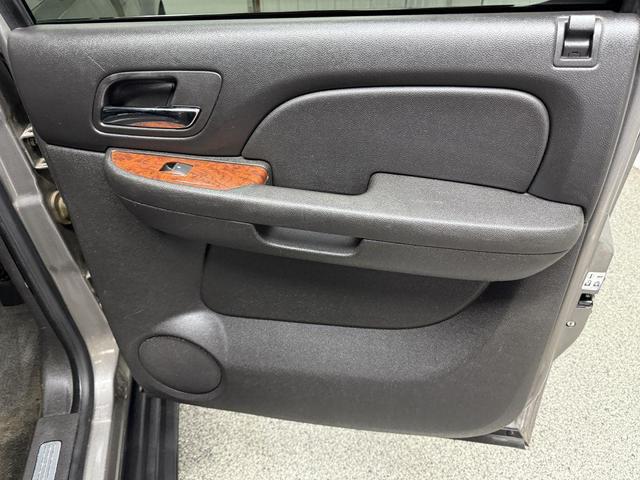 Photo of 2008 Gray Chevrolet Suburban