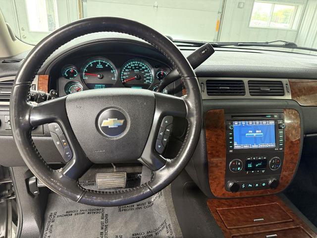 Photo of 2008 Gray Chevrolet Suburban