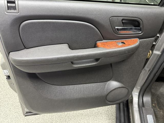 Photo of 2008 Gray Chevrolet Suburban