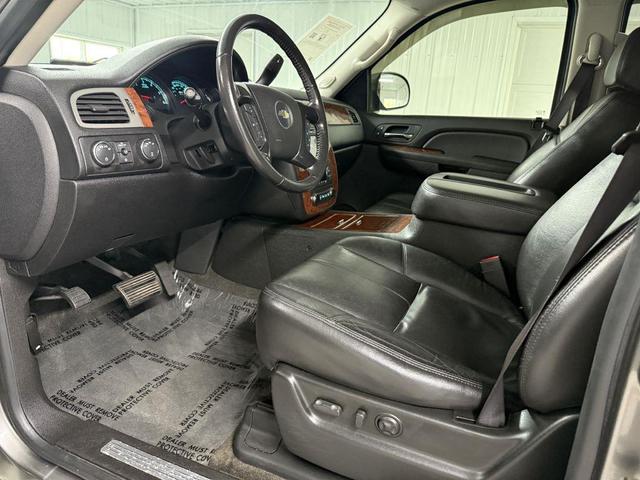 Photo of 2008 Gray Chevrolet Suburban