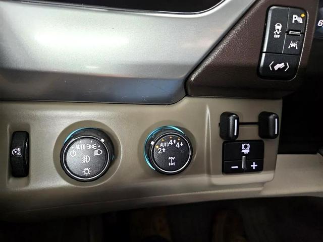 Photo of 2018 White Chevrolet Suburban