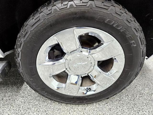 Photo of 2018 White Chevrolet Suburban