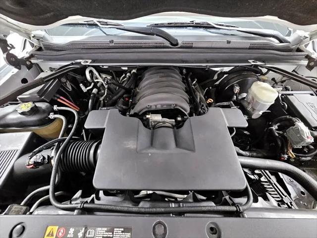 Photo of 2018 White Chevrolet Suburban