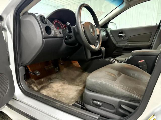 Photo of 2005 Silver Pontiac Grand Prix
