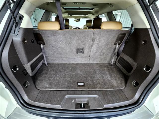 Photo of 2014 White Buick Enclave